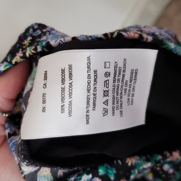 Ettitwe Anthropologie floral print flowy summer shorts, pockets, women size med - Picture 5 of 5